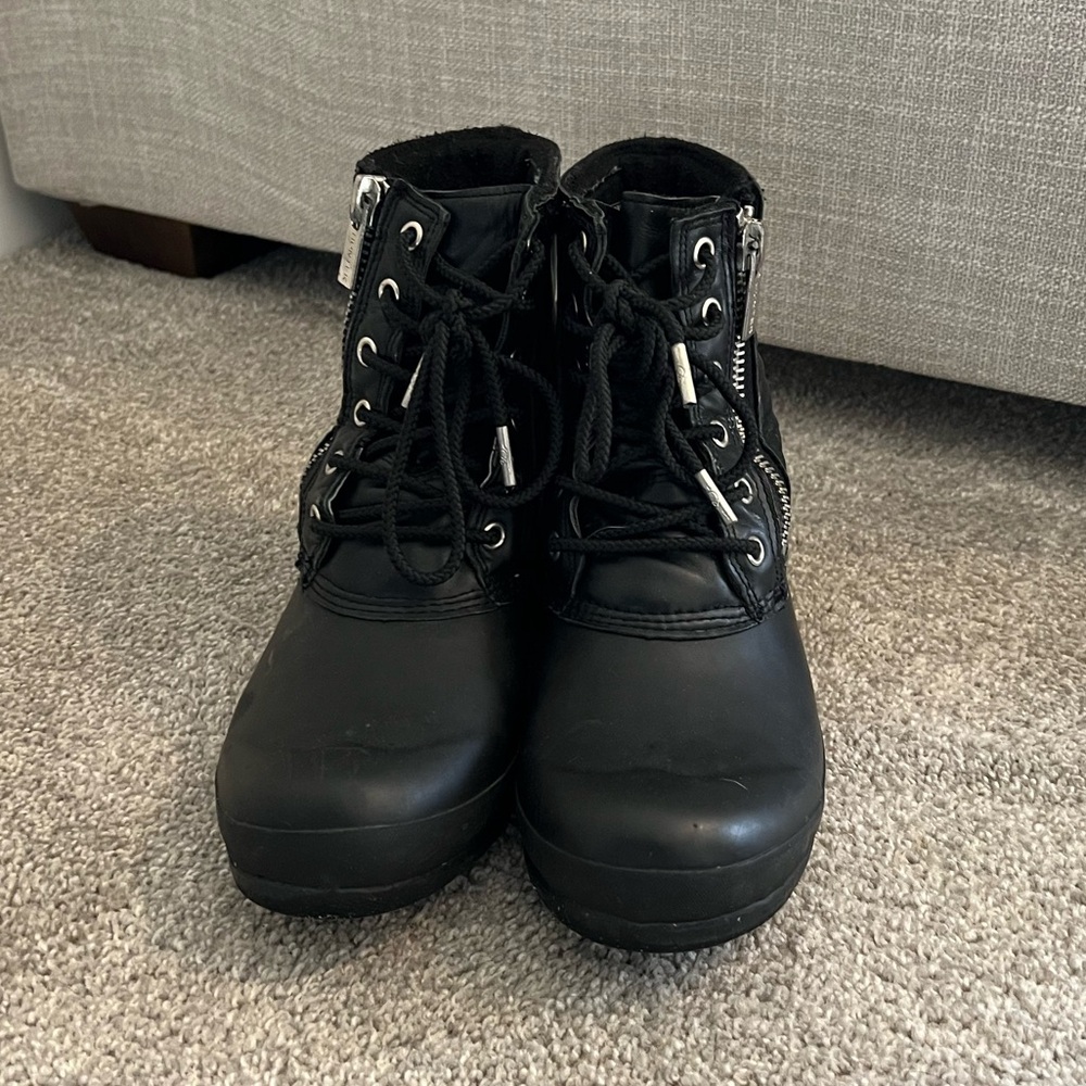 Hunter Boots with fleece sock inserts - Picture 3 of 10